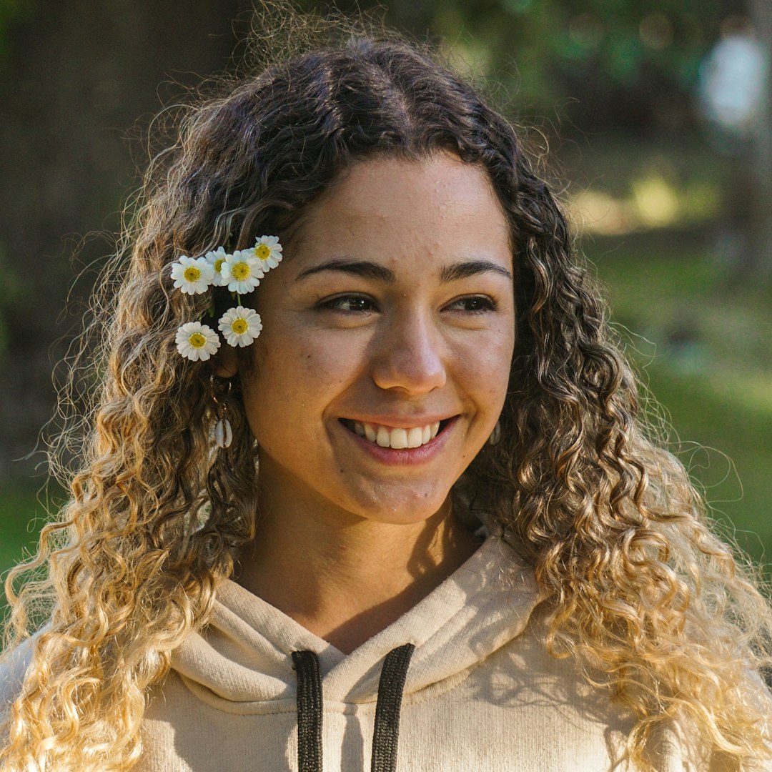 Lucia Martin, Finance
